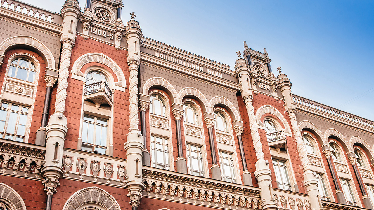 Національний банк у жовтні застосував до двох банків та вісімнадцяти небанківських фінансових установ заходи впливу за порушення у сфері фінмоніторингу